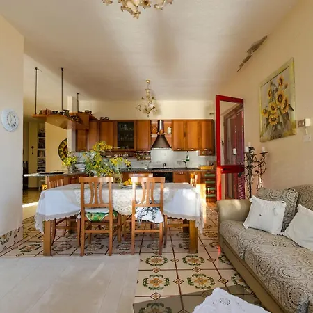 150m2 First Line, Private Entrance To The Sea, Terrasse, Garden ! Appartamento Scalea