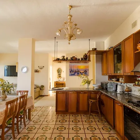 150m2 First Line, Private Entrance To The Sea, Terrasse, Garden ! Appartamento Scalea
