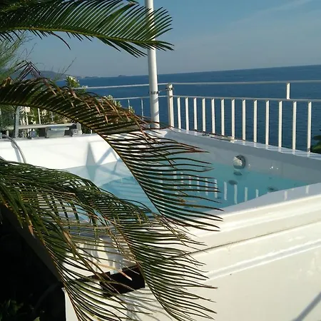 Апартаменты 150m2 First Line, Private Entrance To The Sea, Terrasse, Garden ! Скалея